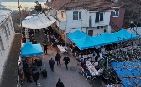 İstanbul Gümüşsuyu Mandıra Yolu’nda gençlerin düzenlediği geleneksel iftar programına yoğun katılım