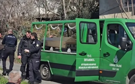 BEYKOZ’DA YOKUŞTA KONTROLDEN ÇIKAN MOTOSİKLET ELEKTRİK DİREĞİNE ÇARPTI PAKİSTAN UYRUKLU ÖĞRENCİ HAYATINI KAYBETTİ