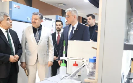 Sağlık Bakanı Kemal Memişoğlu Beykoz Yaşam Bilimleri ve Biyoteknoloji Enstitüsü’nde Yürütülen Yerli ve Millî Projeleri Yerinde İnceledi