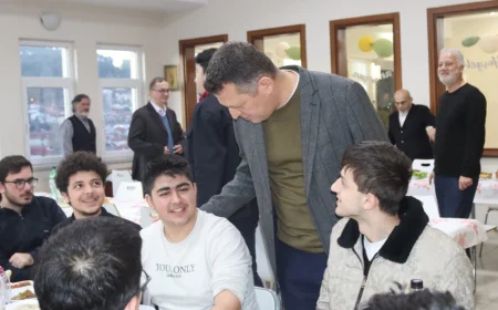 Beykoz’da Anlamlı İftar: Kaymakam Faik Ürkmezer Öğrencilerle Aynı Sofrada