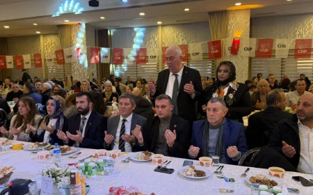 CHP Beykoz İlçe Başkanı Aydın Düzgün’ün İftar Programında Farklı Siyasi Partiler Aynı Sofrada Buluştu