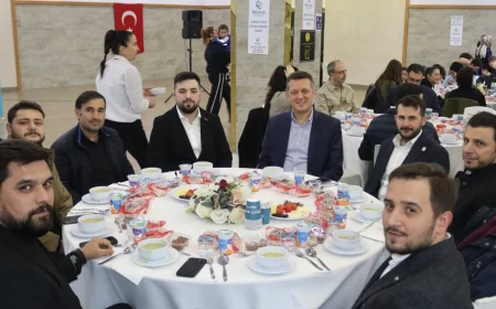 TÜGVA Beykoz’un İftar Programında Protokol ve Gençler Aynı Sofrada Buluştu