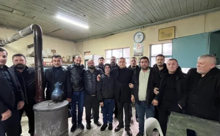MHP Beykoz İlçe Başkanı Emre Çömlekçi Kılıçlı’da Bayramlaşmada “Bir Gönül Bin Oya Değerdir” Mesajı Verdi