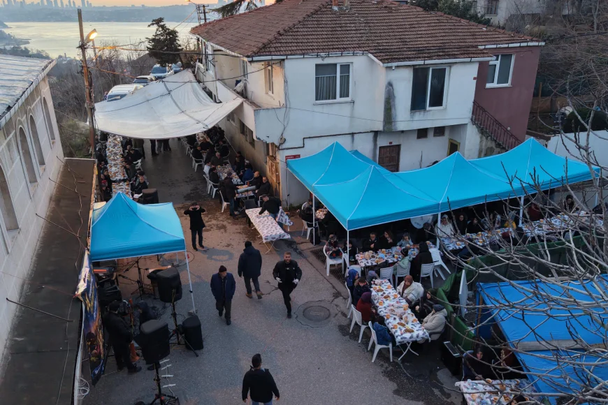 İstanbul Gümüşsuyu Mandıra Yolu’nda gençlerin düzenlediği geleneksel iftar programına yoğun katılım