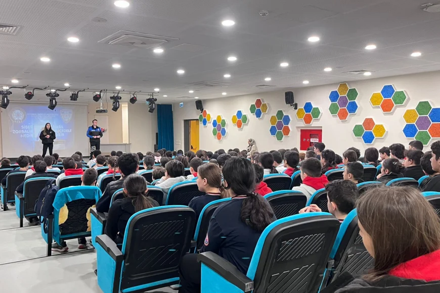 BEYKOZ İLÇE EMNİYET MÜDÜRLÜĞÜ’NDEN ÖĞRENCİLERE “GÜVENLİ GELECEK” SEMİNERİ