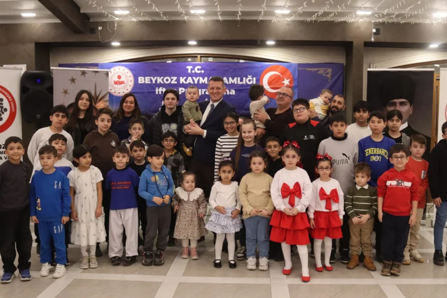 Beykoz Kaymakamı Fatih Ürkmezer ve Eşi Miray Ürkmezer Çocuklar, Gençler ve Ailelerle Aynı İftar Sofrasında Bir Araya Geldi