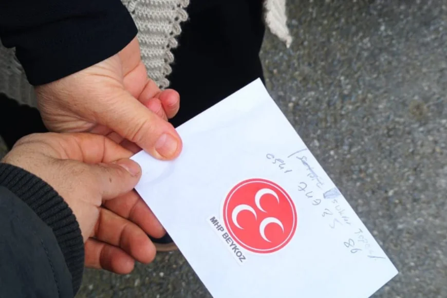 MHP Beykoz İlçe Başkanlığı, Ramazan Ayında Mahallelere Alışveriş Destek Kartları Dağıtıyor