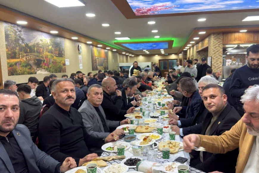 MHP Beykoz İlçe Başkanı Emre Çömlekçi Rize Yumrutaptepe Köyü Derneği Sahur Programında Vatandaşlarla Buluştu