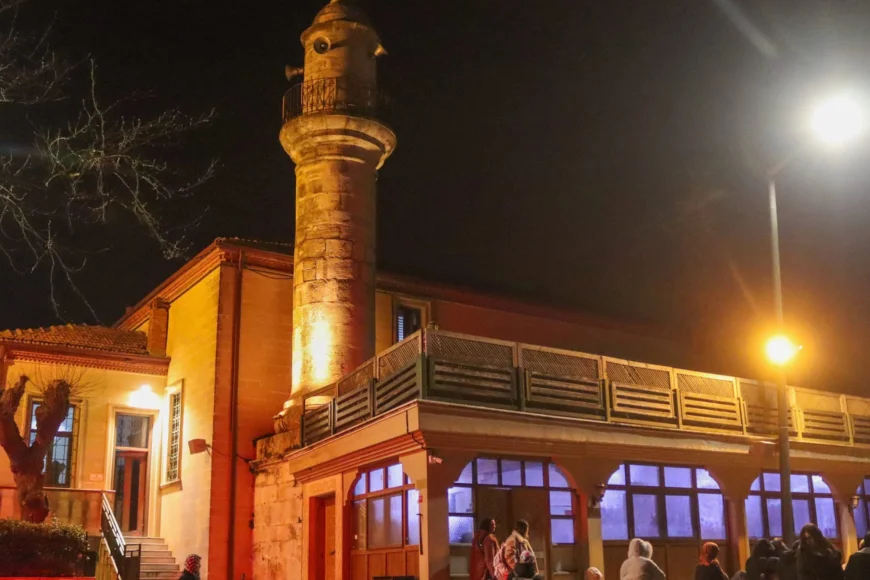 BEYKOZ’DA HAZRETİ YUŞA CAMİİ’NDE KADİR GECESİ COŞKUSU VATANDAŞLAR MÜBAREK GECEDE BİR ARAYA GELDİ
