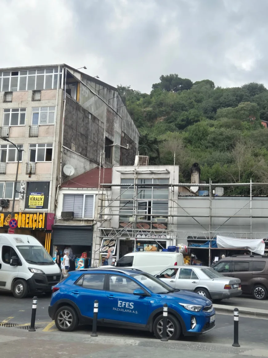 Beykoz Merkez’deki Meydan Çalışmalarına Vatandaşlardan Sert Tepki: “Tabela Değiştirerek Meydan Projesi Yapılmaz”