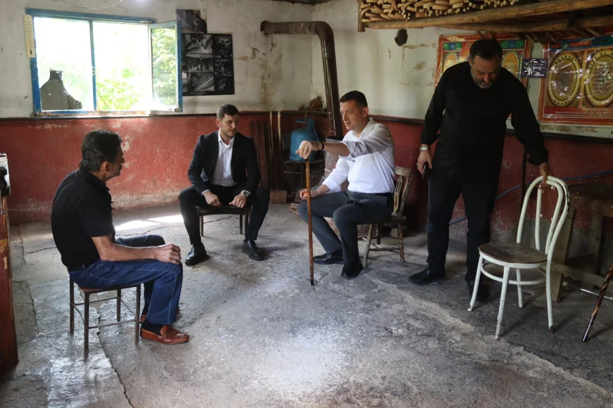 Beykoz Kaymakamı Dr. Fatih Ürkmezer, 40 yıllık baston ustası Mehmet Bozkurt’un Dereseki’deki atölyesini ziyaret etti