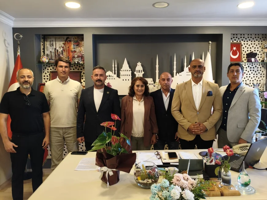 MHP Beykoz İlçe Başkanı Mehmet Gündoğdu’dan İlçe Millî Eğitim Müdürü Sevcenur Özcan’a ziyaret