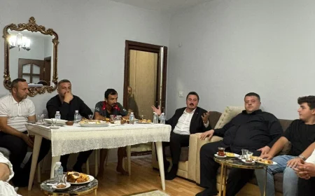 Yeniden Refah Partisi Genel Merkez Gençlik Kolları Başkanı Selçuk Efe Beykoz’da vatandaşlarla buluştu