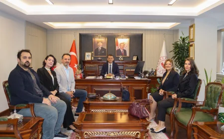 Zafer Partisi Beykoz İlçe Başkanı Derya Ortaç ve yönetiminden Kaymakam Dr. Fatih Ürkmezer’e ziyaret