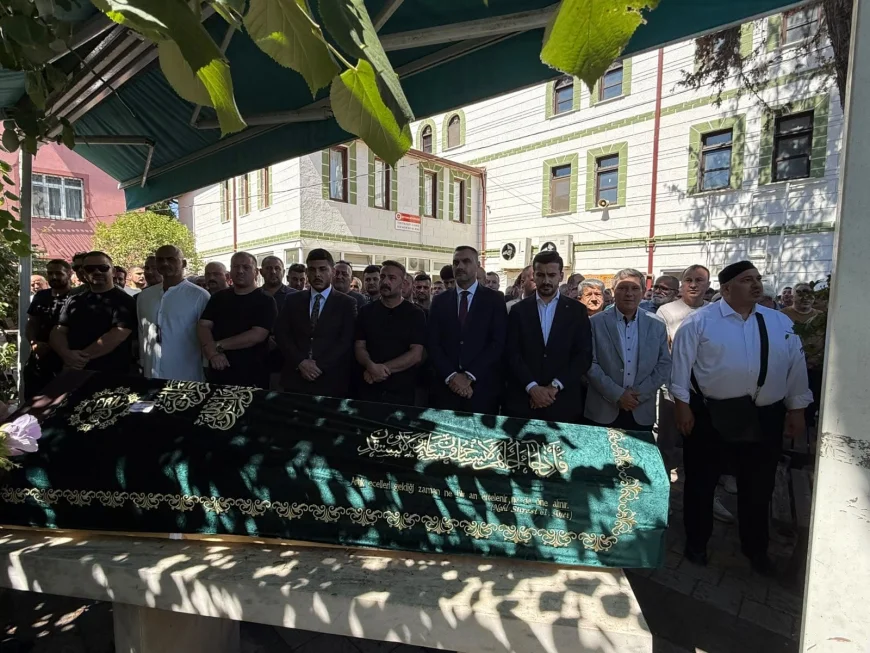 MHP Beykoz İlçe Başkanı Mehmet Gündoğdu’nun babaannesi Hazine Gündoğdu son yolculuğuna uğurlandı