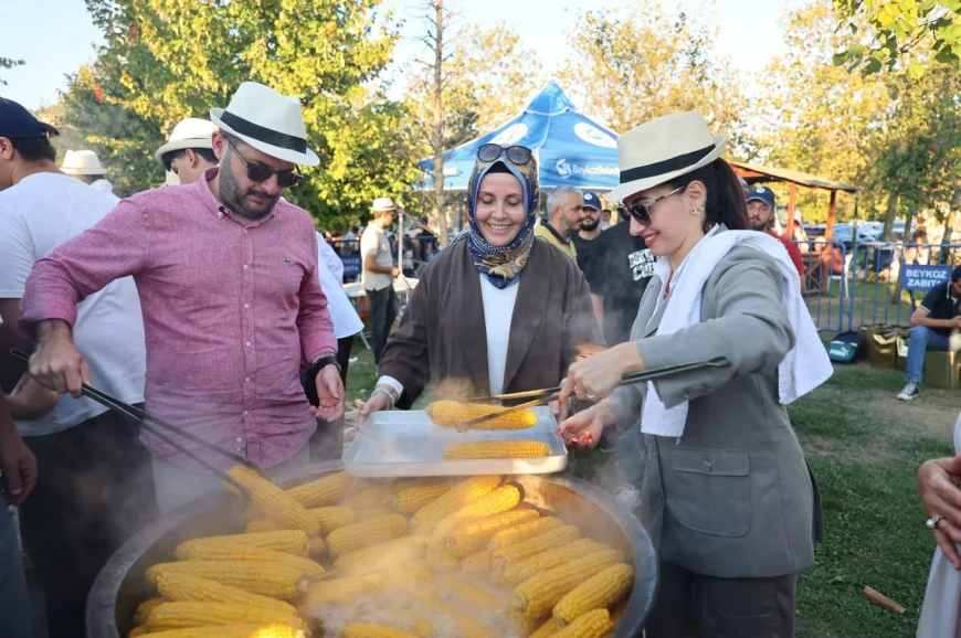 Beykoz Mısır Festivali ve Geleneksel Sünnet Şöleni Küçüksu Çayırı’nda binlerce kişiyi bir araya getirdi