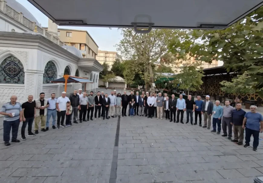 Çekmeköy’de aileler sabah namazında buluştu, siyasi parti ilçe teşkilatları programa katıldı