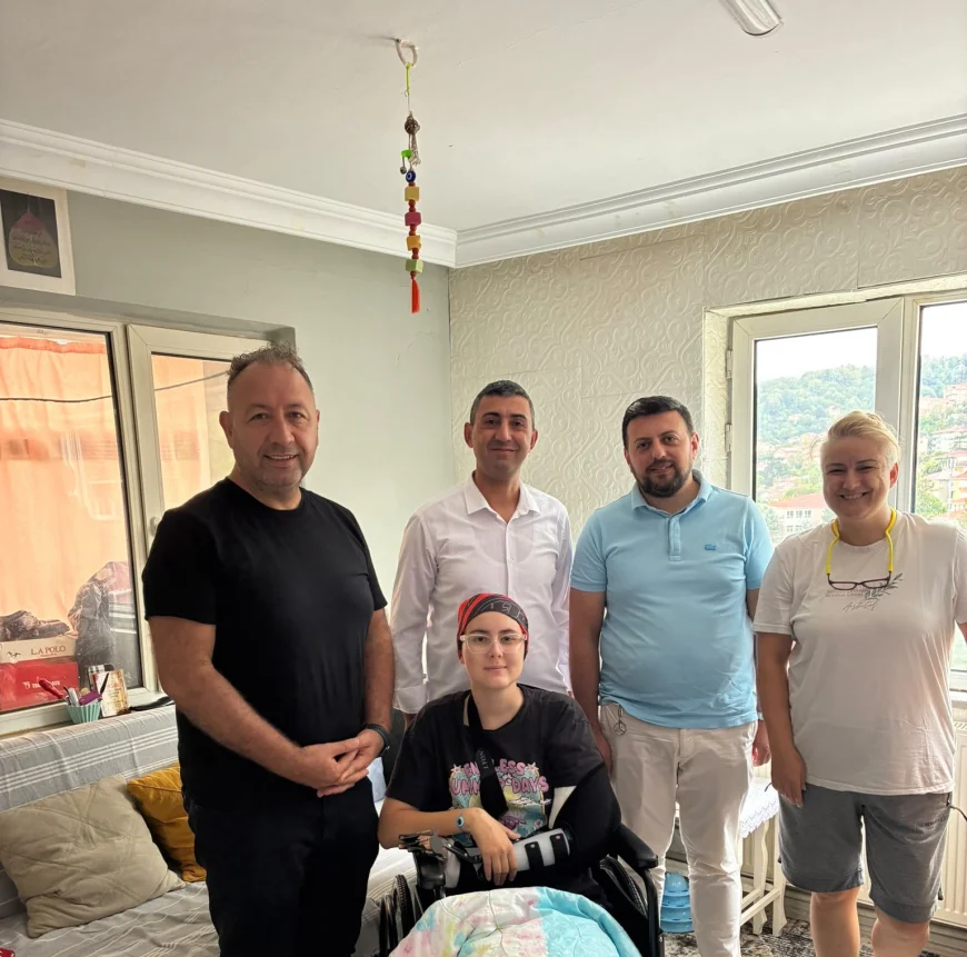 Beykoz’un İyilik Elçileri 18 yaşındaki Ayşe Melek’in tekerlekli sandalye çağrısına 12 saatte yetişti