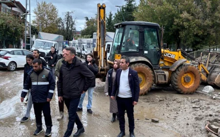 Beykoz Kaymakamı Dr. Fatih Ürkmezer Şiddetli Yağış Sonrası Sahaya İndi, Su Baskınından Etkilenen Vatandaşları Ziyaret Etti