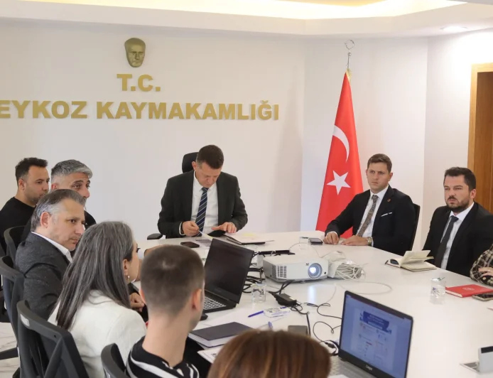 Beykoz Kaymakamı Dr. Fatih Ürkmezer başkanlığında “Bizim Mahalle, Güçlü Toplum” projesinin yol haritası değerlendirildi